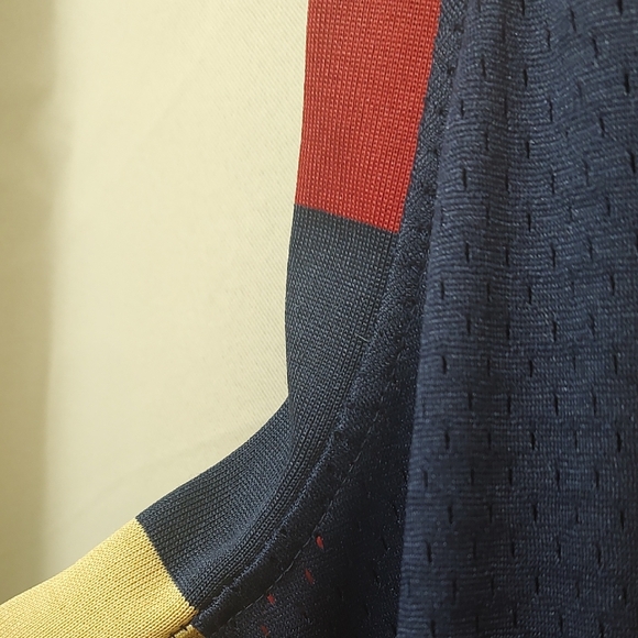 Cleveland Cavaliers James Jersey - Picture 11 of 15